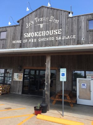 Junior's Smokehouse Retail Store Front